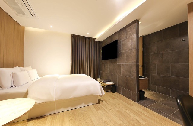 Central Person Hotel Pyeongtaek