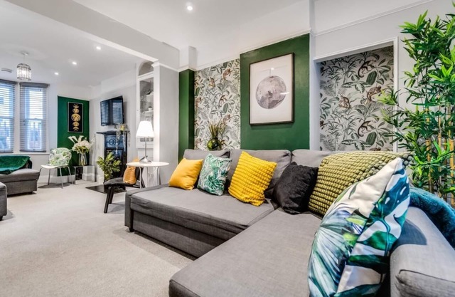 Central Pier Place | By My Getaways