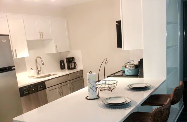 Central Quiet Spacious Comfort Luxury Getaway!