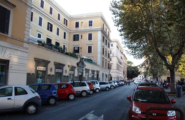 Central Rome, Testaccio and Trastevere, 2 stops to Coliseum, two bathrooms