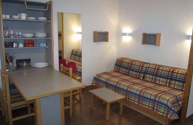 Central Studio for 4 with Balcony, Parking, and Wi-Fi near Ski Lift