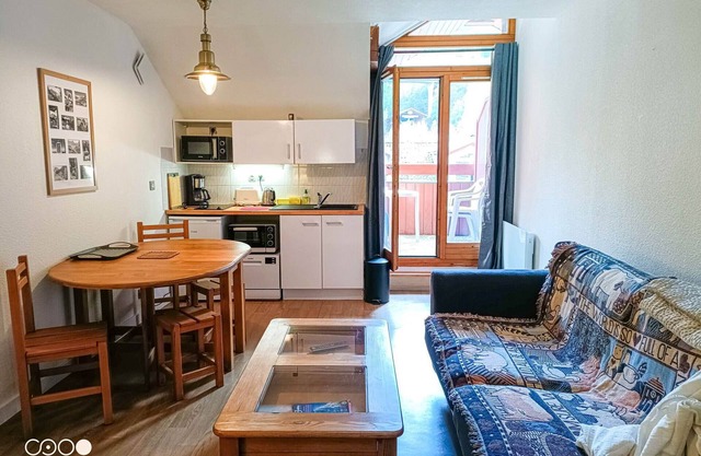 Central Studio with Balcony, Wi-Fi, Parking Near Thermes and Ski Lift in Brides-les-Bains