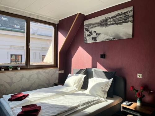 Central stylish apartment with shared rooftop terrace and jacuzzi