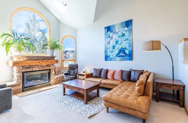 Central to Breck/Copper/Keystone with hot tub + EV
