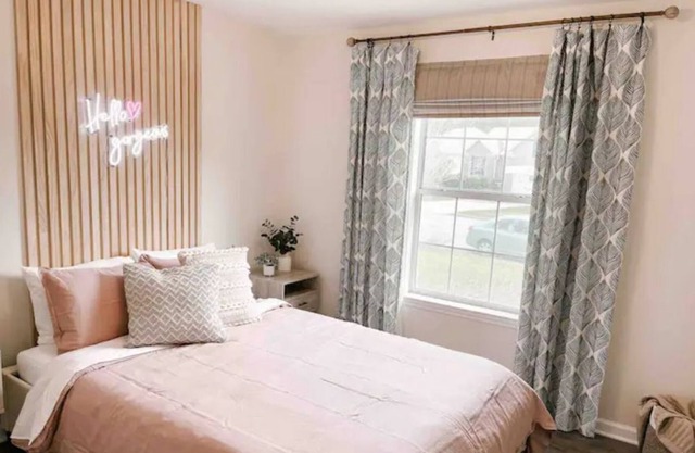 Central to Historic Savannah &Tybee || King bed || 3bd/2ba