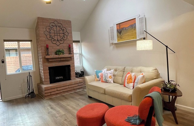 Central Tucson 2 bedroom pet-friendly Townhouse with Pooln