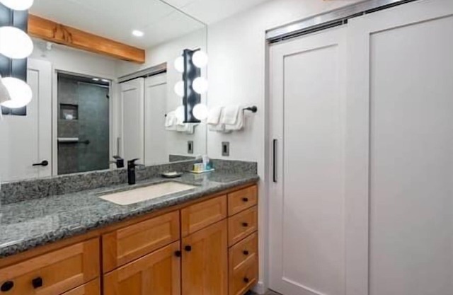 Centrally Located 1 Bedroom By The Little Nell!
