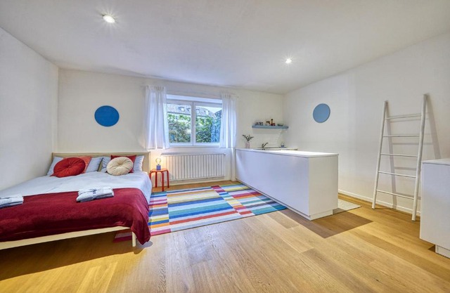 Centrally located apartment with parking space
