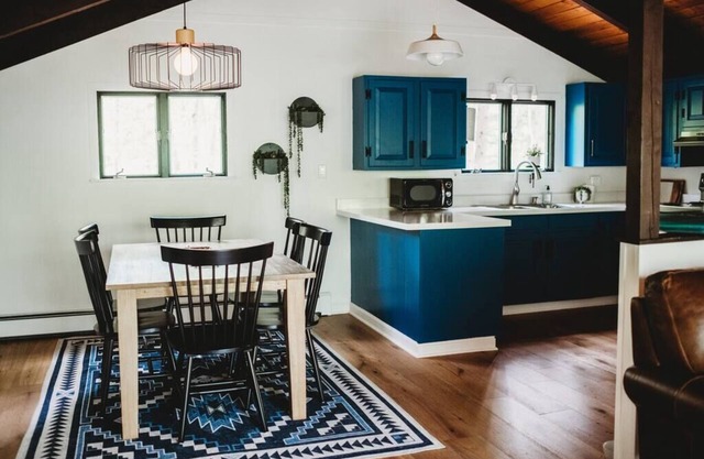 ★Centrally-located chalet w/deck + Saco nearby★