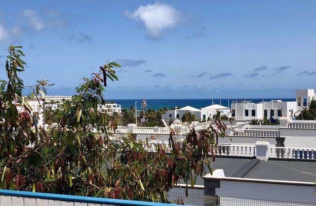 Centrally Located Modern Apartment With Sea Views , Near The Main Beach