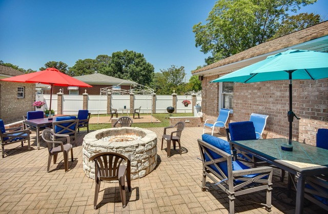 Centrally Located Hampton Home: 6 Mi to Downtown!