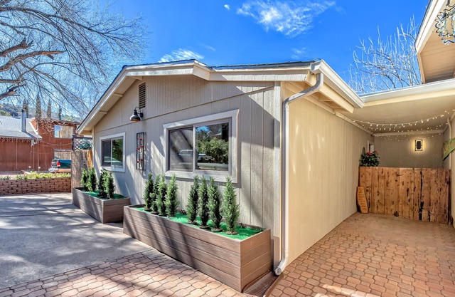 CENTRALLY LOCATED WITH HOT TUB: Zen Hideaway - Your Sedona Oasis Awaits