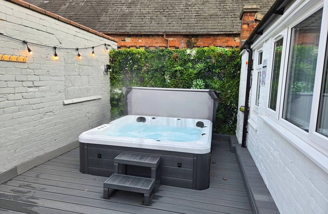 Centre Apartment - Sleeps 2 & Roof Top Hot Tub