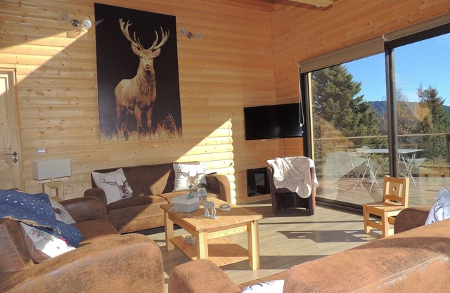 CERF apartment in new chalet with view of Matemale lake 12 beds