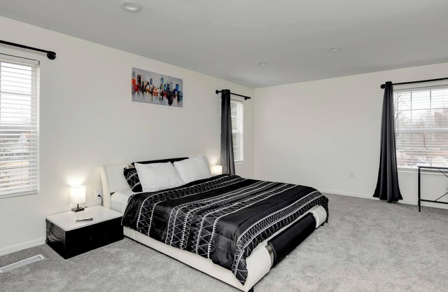 CG SuitesnEntire home in Columbus, Ohion16+ guests5 bedrooms9 beds5 baths