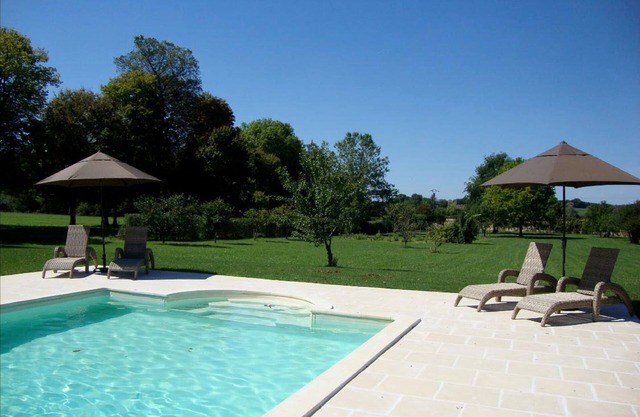Château Charly: Vacances de Luxe Dans la Loire