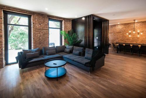 Château Deluxe/Vieux-Québec, Énorme Maison