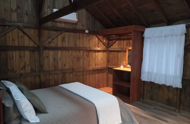 Chalé com Fácil Localização , Para Casais Apaixonados e Para Família