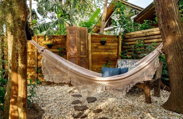 Chalé Imerso em Bosque Encantado e Perto da Praia