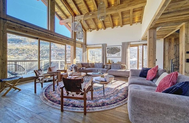 Chalet, view mountain, sauna, terrace, fireplace or stove, tv, ski locker, 350m²