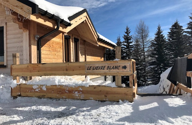CHALET 8 PEOPLE 80 M2 GROUND FLOOR AT THE FOOT OF THE SLOPES
