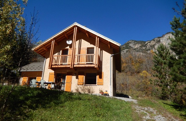 Chalet 10/12 people in the hamlet of Ecrins