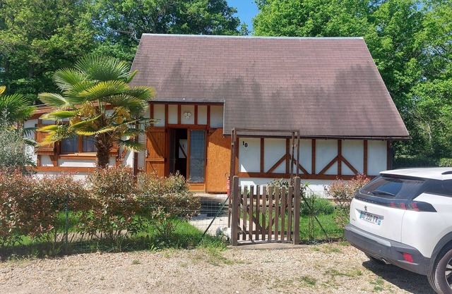 Chalet 6pers in the heart of Sologne in a residential rental park with swimming pool, tennis 3*.