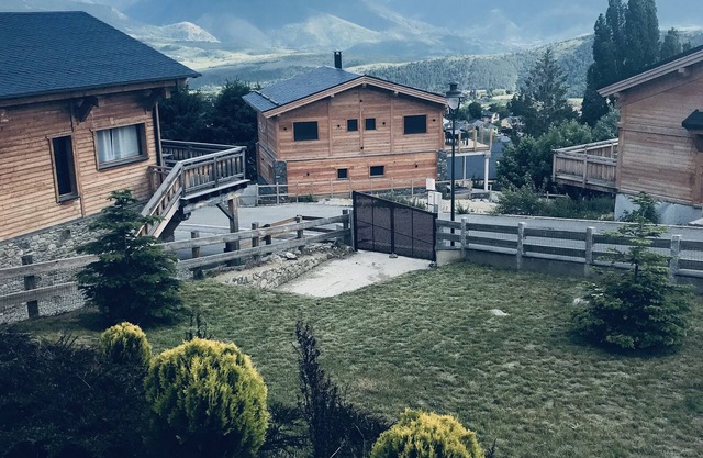 Chalet Avec Jardin, a 50 Mètres du bus des Pistes