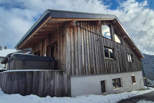 Chalet Abeille 12 Guests Hot Tub Free Ski Bus