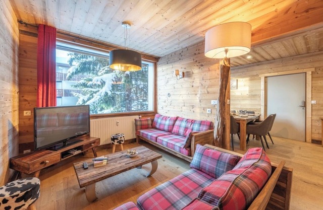 Chalet Alpe One in Alpe d'Huez at 1850 m - Village and 2 mins from the slopes