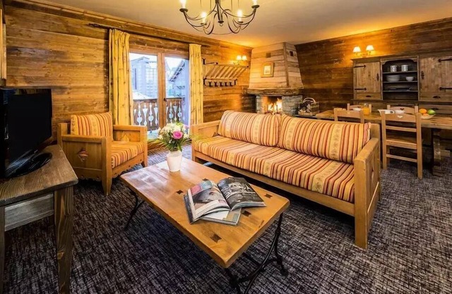 Chalet Altitude - Chalet de l'Ours* - 9 Room Apartment 16 People