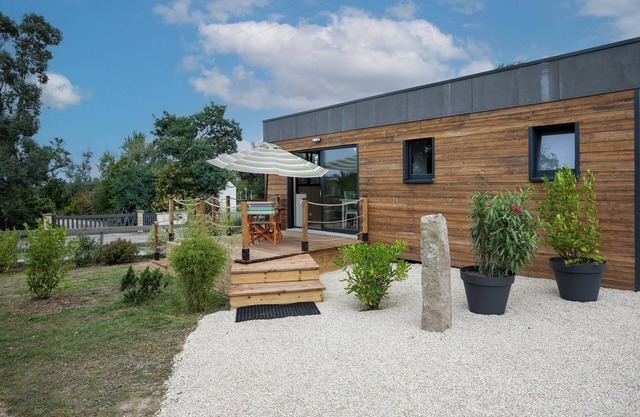 Chalet 'An Ti Koad Spa Privatif 800m Plage' with Private Terrace, Private Garden and Wi-Fi