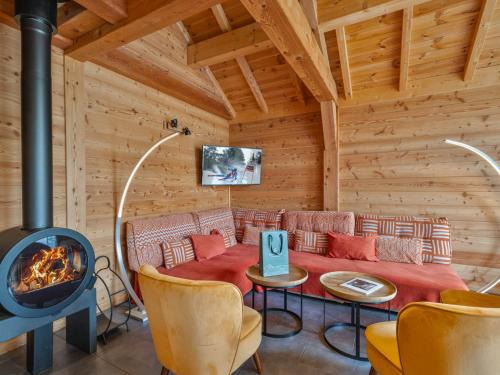 Chalet Authentique Près du Village, 5 Chambres, Balnéo - FR-1-808-2