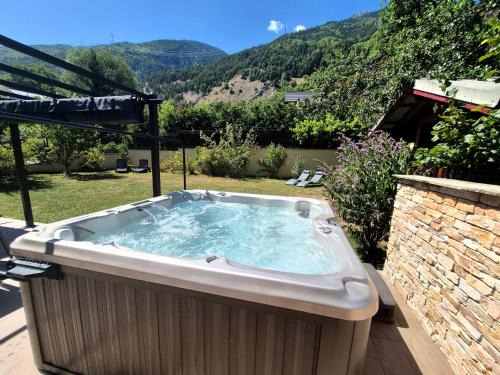 Chalet avec Jacuzzi, billard, jardin clos, proche Paradiski
