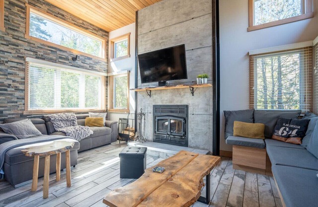 Chalet Beauland | Hot Tub | Sauna | Pool Table