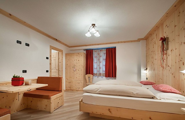 Chalet 'Chalet Sara Apartments' with Mountain View, Private Garden and Wi-Fi