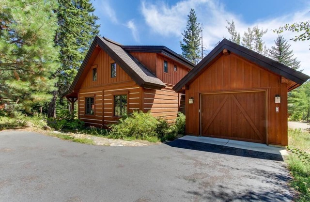 Chalet Charmant - Serene Chalet |Private Hot Tub |Wood Fireplace