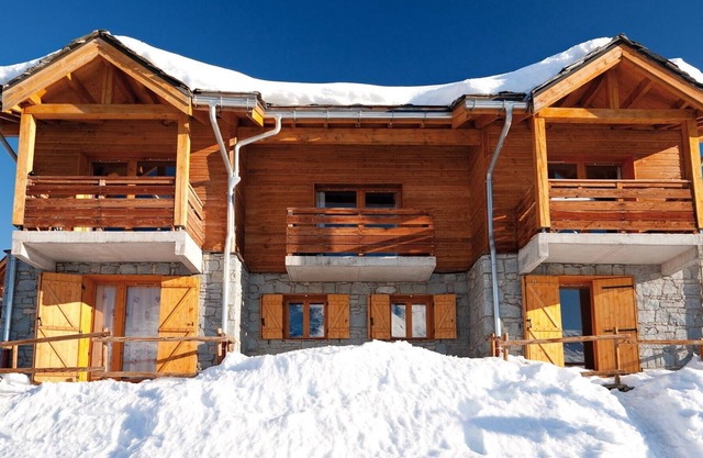 Chalet cozy près des pistes | accès piscine + spa!