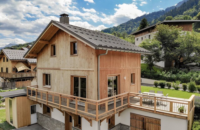 Chalet 'Du Fey' with Mountain View, Private Terrace and Wi-Fi