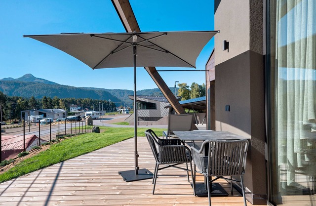 Chalet 'Einheit H' with Mountain View, Private Terrace and Wi-Fi