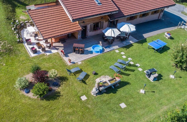 Chalet for 15 people - modern, large garden, close to the slopes and private spa
