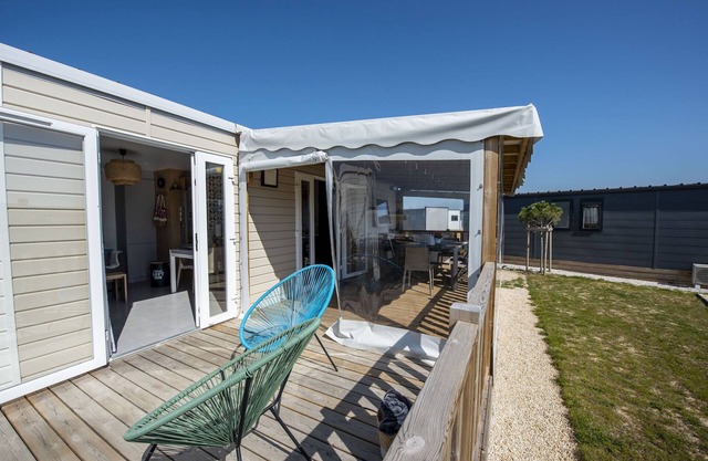 Chalet for 4 in a Domain with pool in Brétignolles