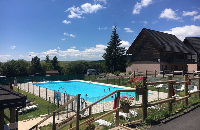 Chalet apartment: Space and magnificent views in Super-Besse (90m2)