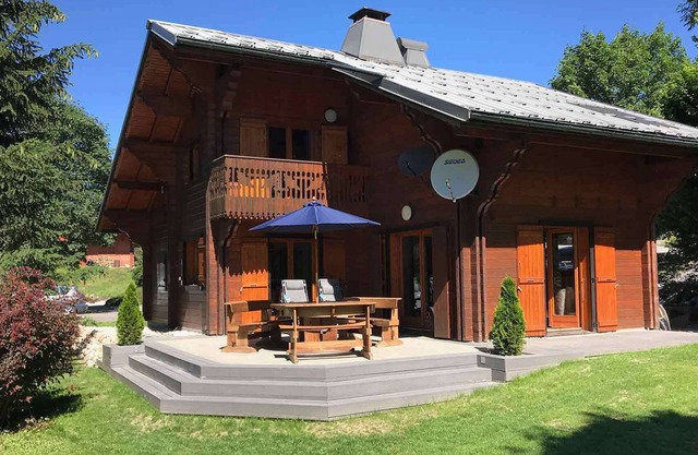 Chalet Louis FAMILY SKI CHALET 4 bedroom open plan chalet - sleeps 9