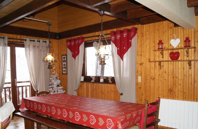 CHALET EN SAVOIE NEAR WINTER / SUMMER TRACKS AND WALKS