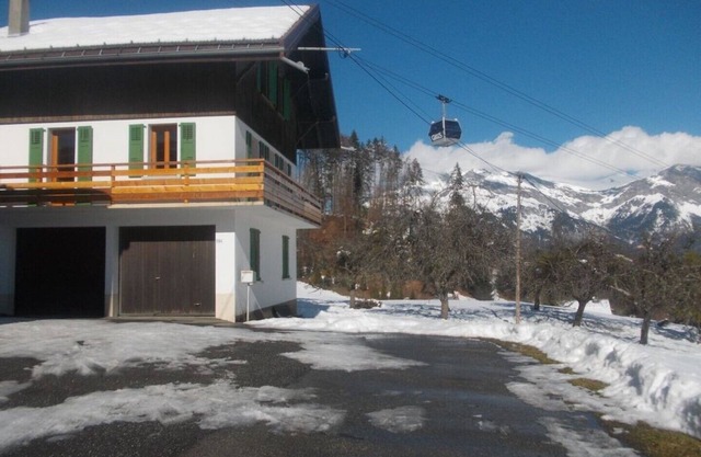 - Chalet Pylon -