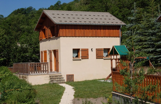 Chalet 'Edelweiss 6 Personnes' with Mountain View, Private Terrace and Wi-Fi