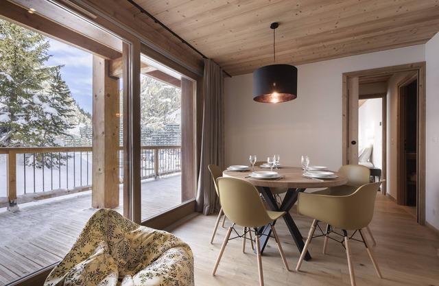 Chalet Hôtelier 4* Les Équinoxes- Apt 41m² at the foot of the slopes - Swimming pool & Spa