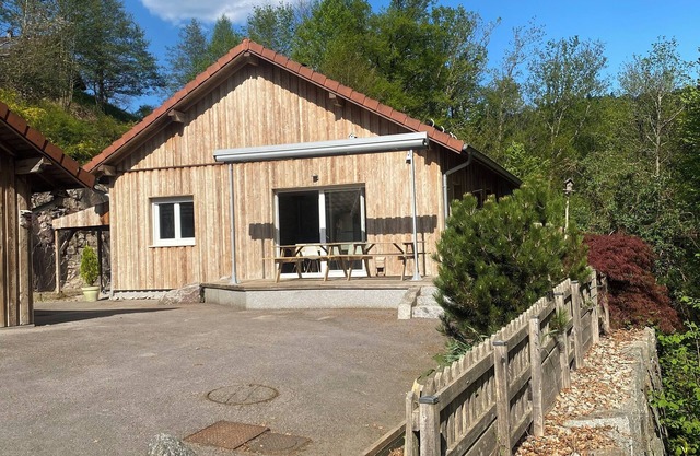 Chalet in a peaceful natural setting. Very well equipped and comfortable.