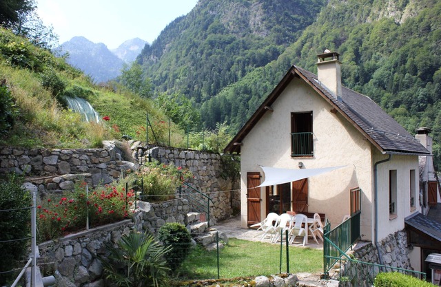 Chalet in CAUTERETS, 200m from the town center and 400m from the cable car
